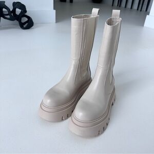 NEW Alohas ankle boots in cream